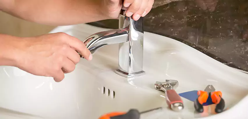 Bathtub Faucet Replacement in Pontiac